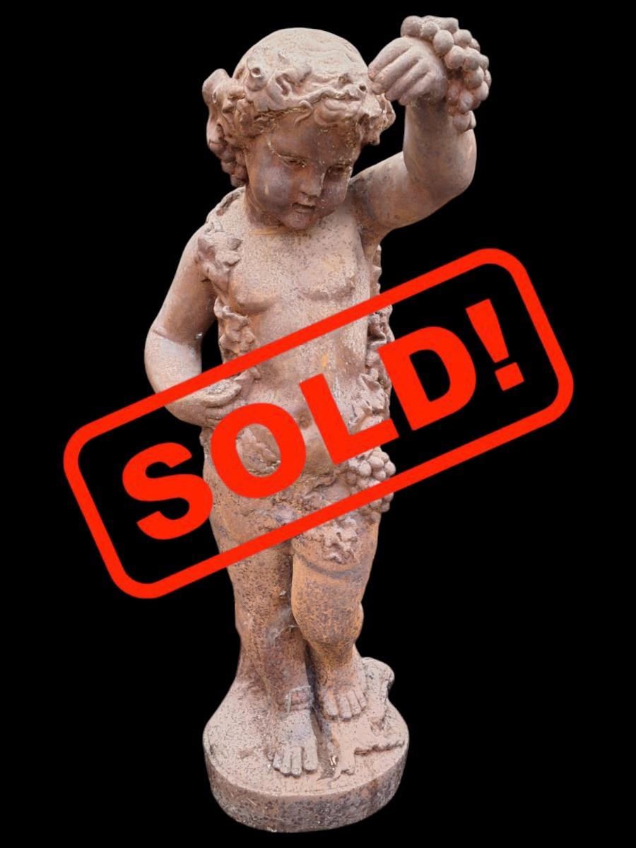 2 cherubs in cast iron.