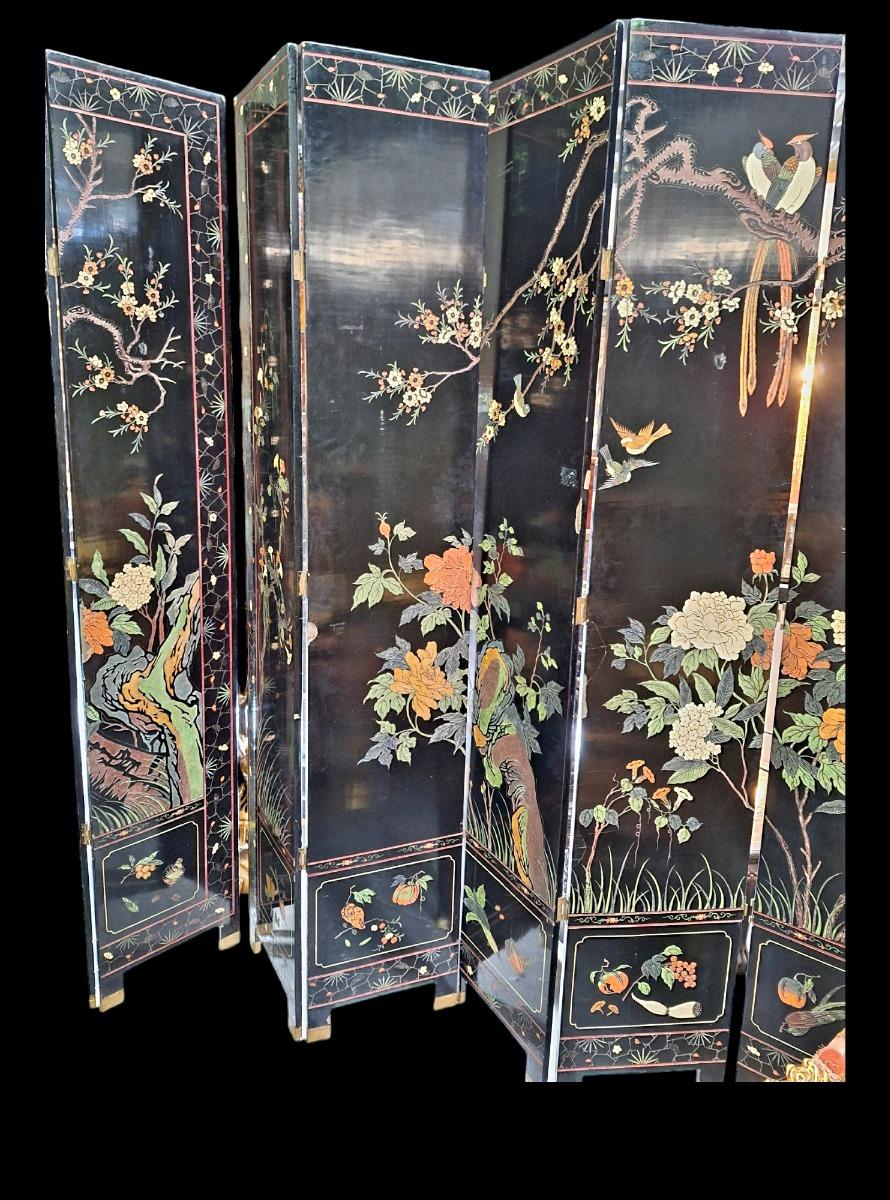 A large decorative screen in Chinese lacquer with both sides different floral scenes guilded and polychrome colours.