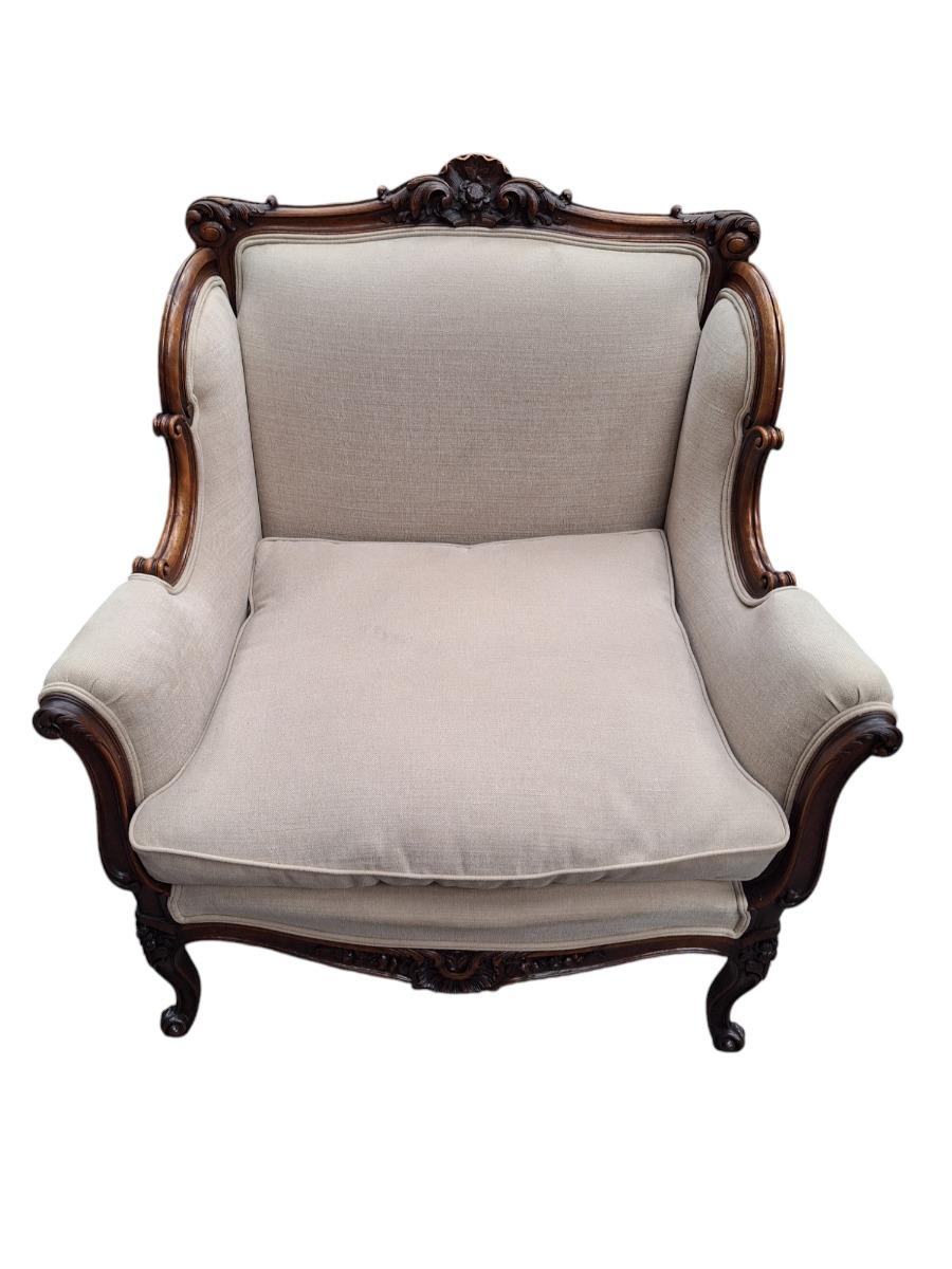 A very nice pair of walnut armchair in Louis XV style.