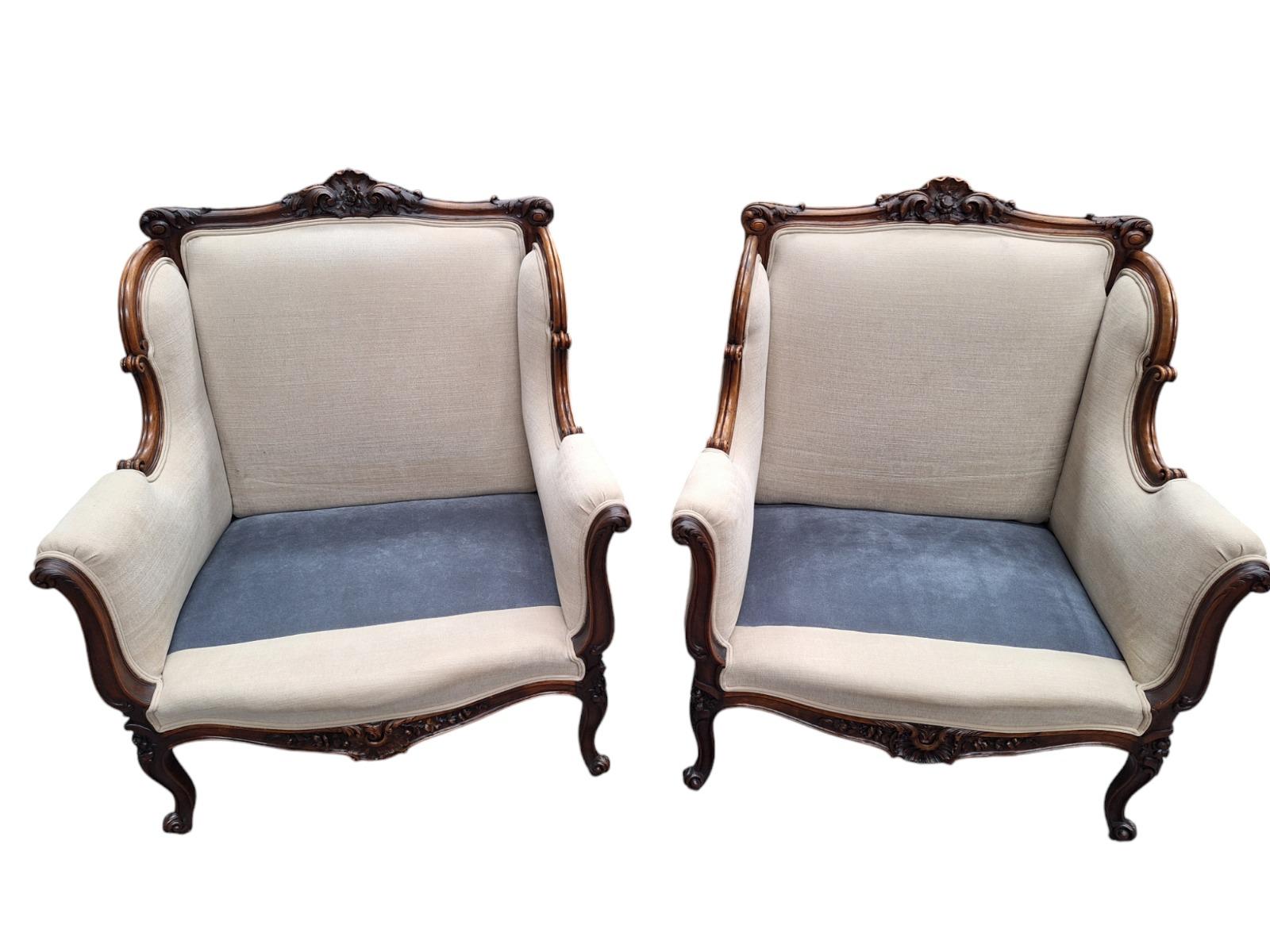 A very nice pair of walnut armchair in Louis XV style.
