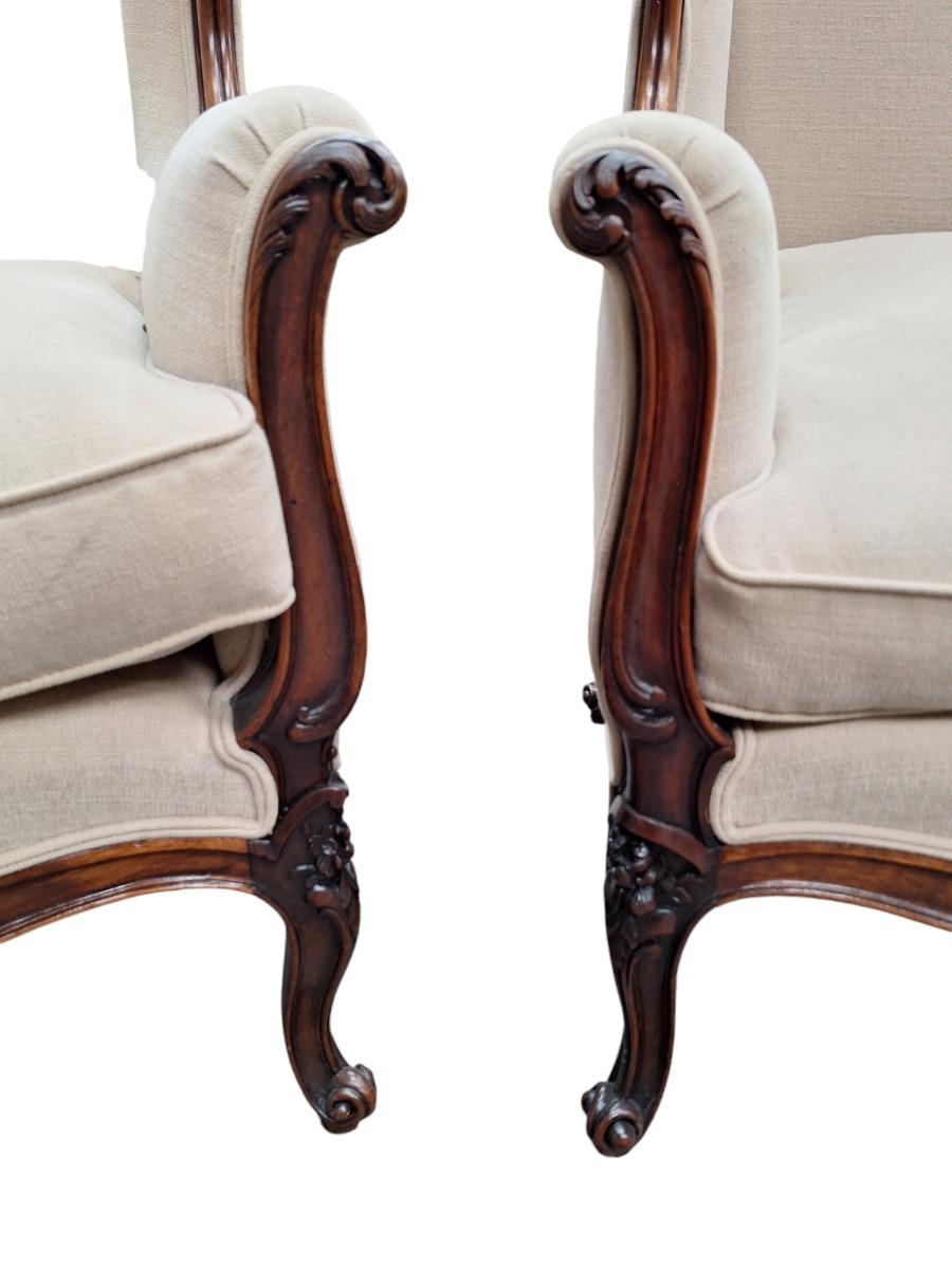 A very nice pair of walnut armchair in Louis XV style.
