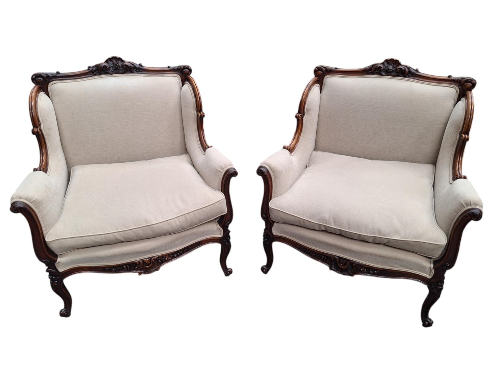 A very nice pair of walnut armchair in Louis XV style.