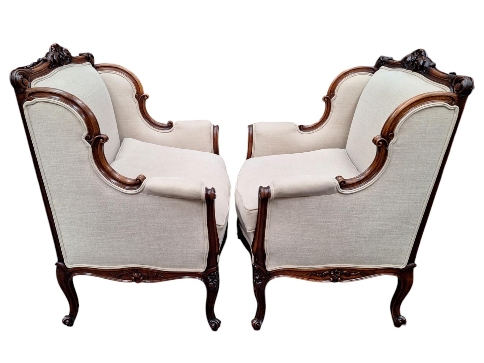 A very nice pair of walnut armchair in Louis XV style.