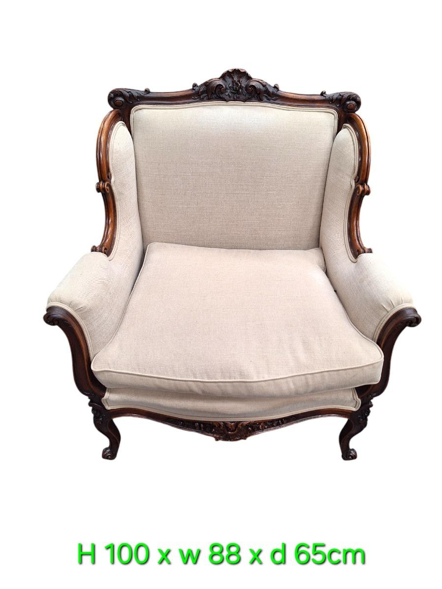 A very nice pair of walnut armchair in Louis XV style.