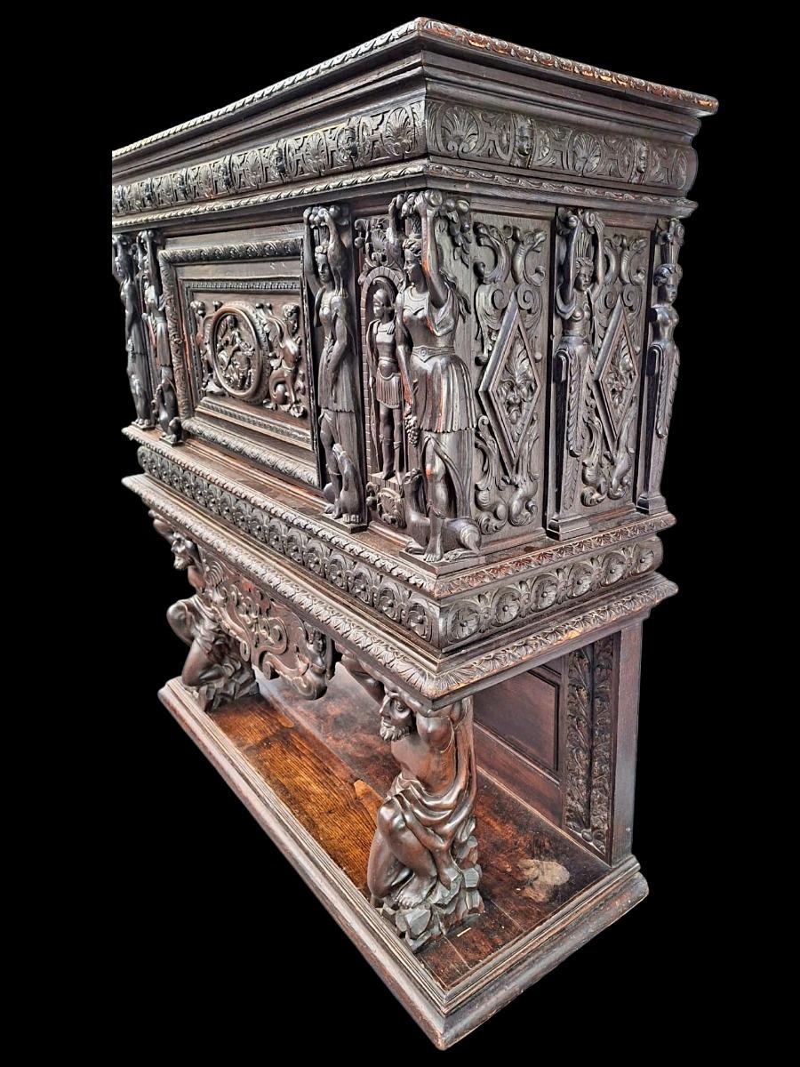 Italian cabinet 