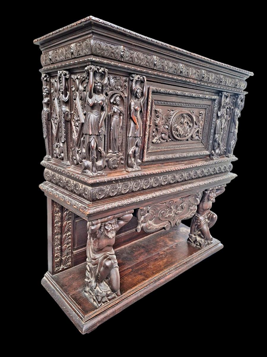 Italian cabinet 