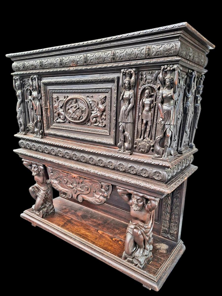 Italian cabinet 