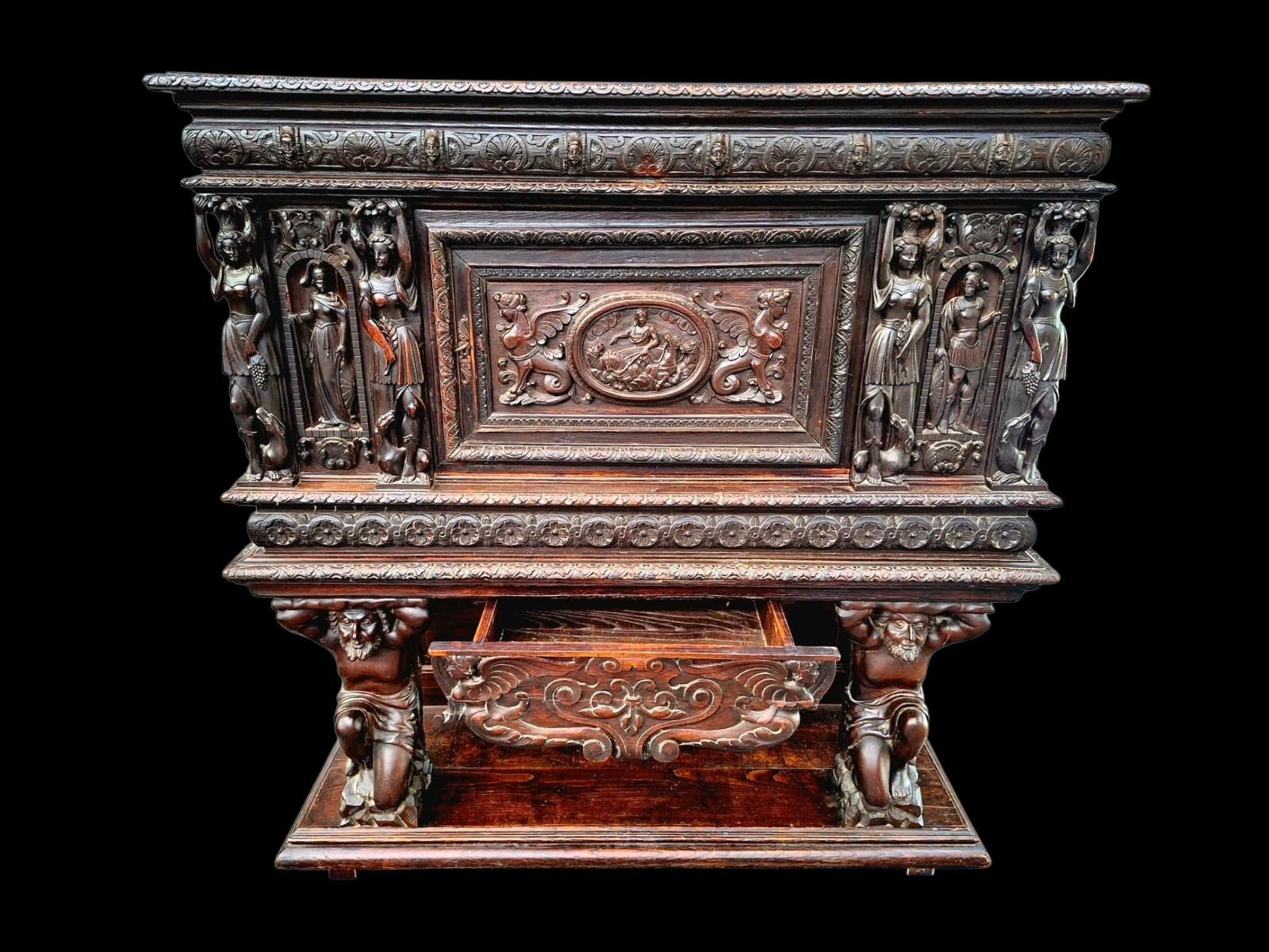 Italian cabinet 