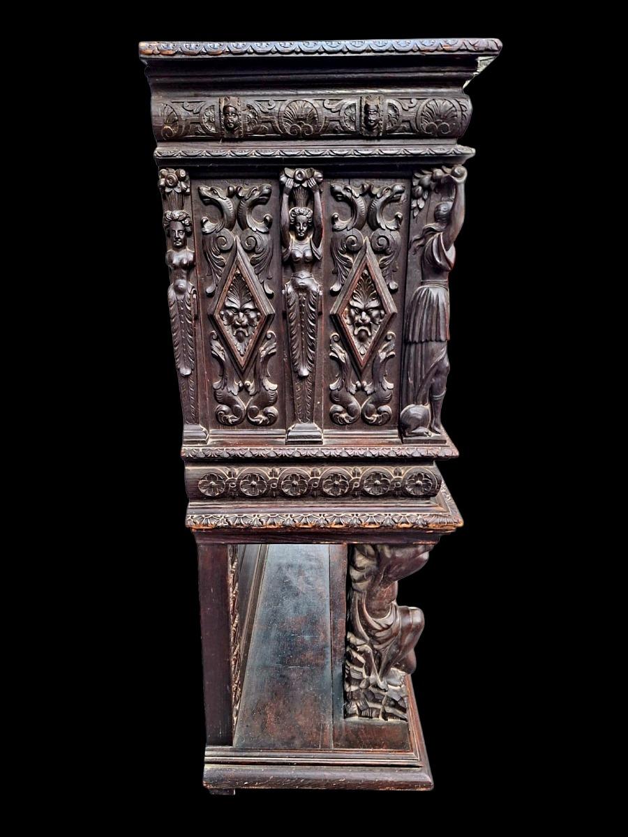 Italian cabinet 