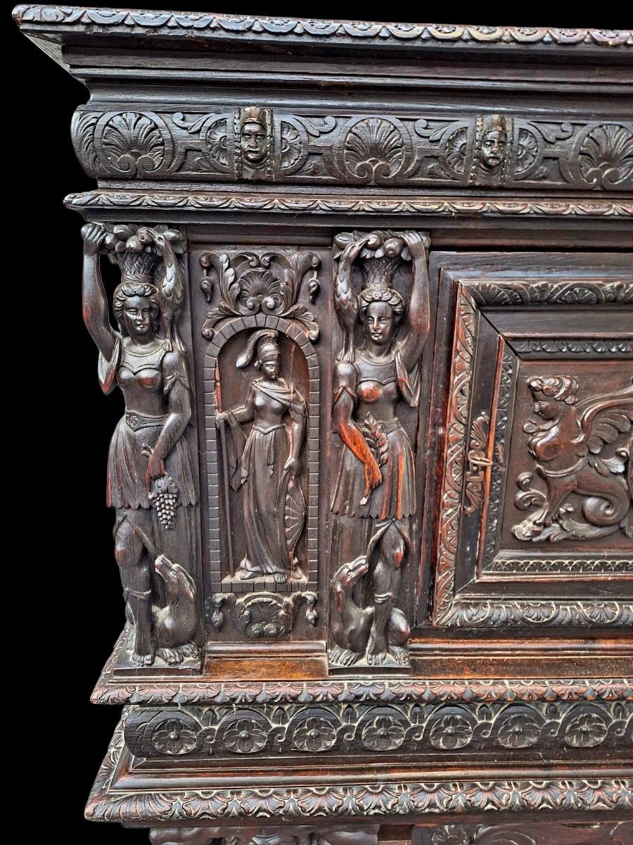 Italian cabinet 