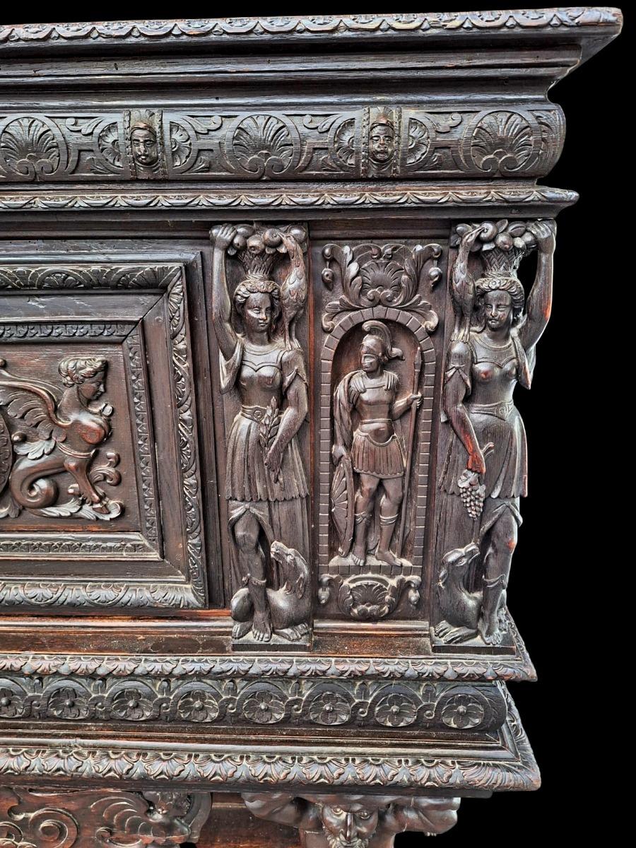 Italian cabinet 