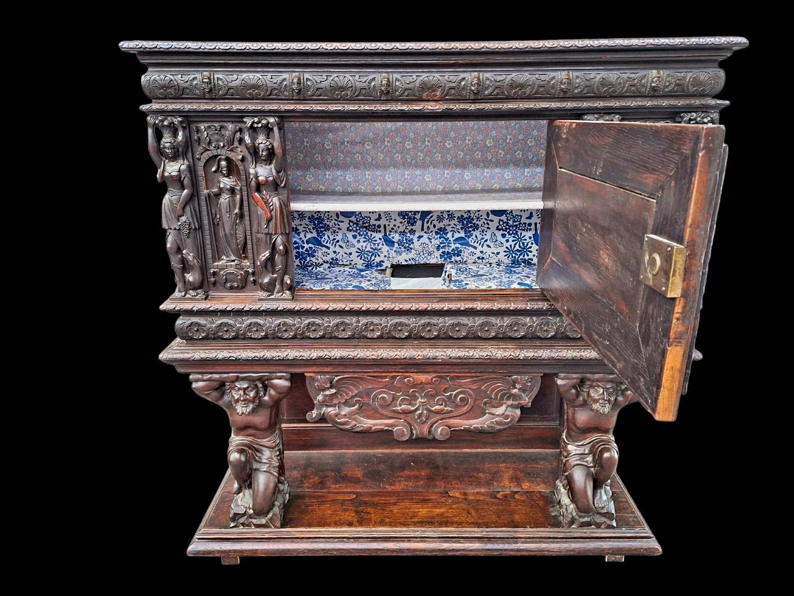 Italian cabinet 