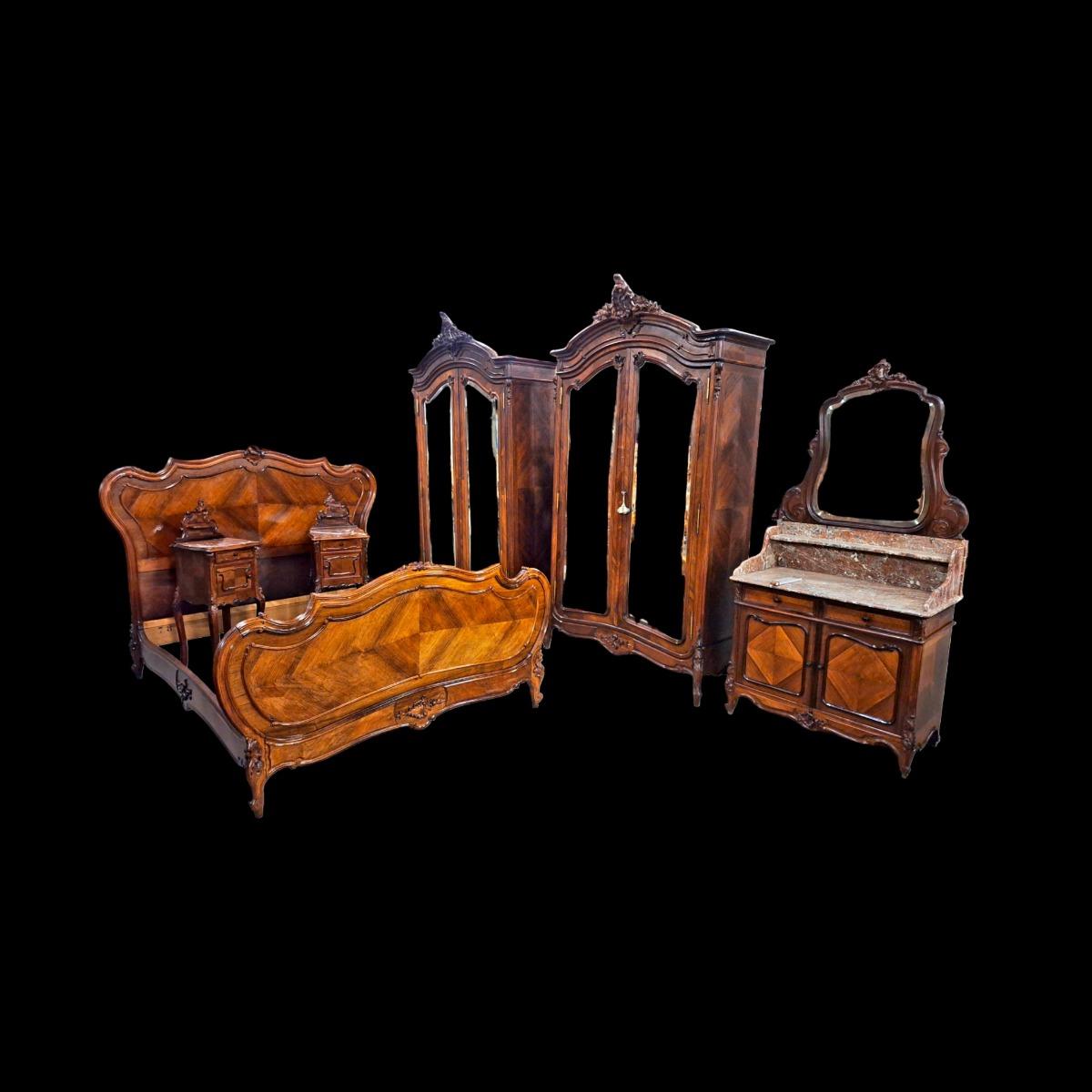 Louis XV style bedroomsuite in marquetry and walnut.