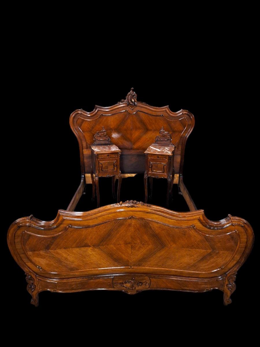 Louis XV style bedroomsuite in marquetry and walnut.