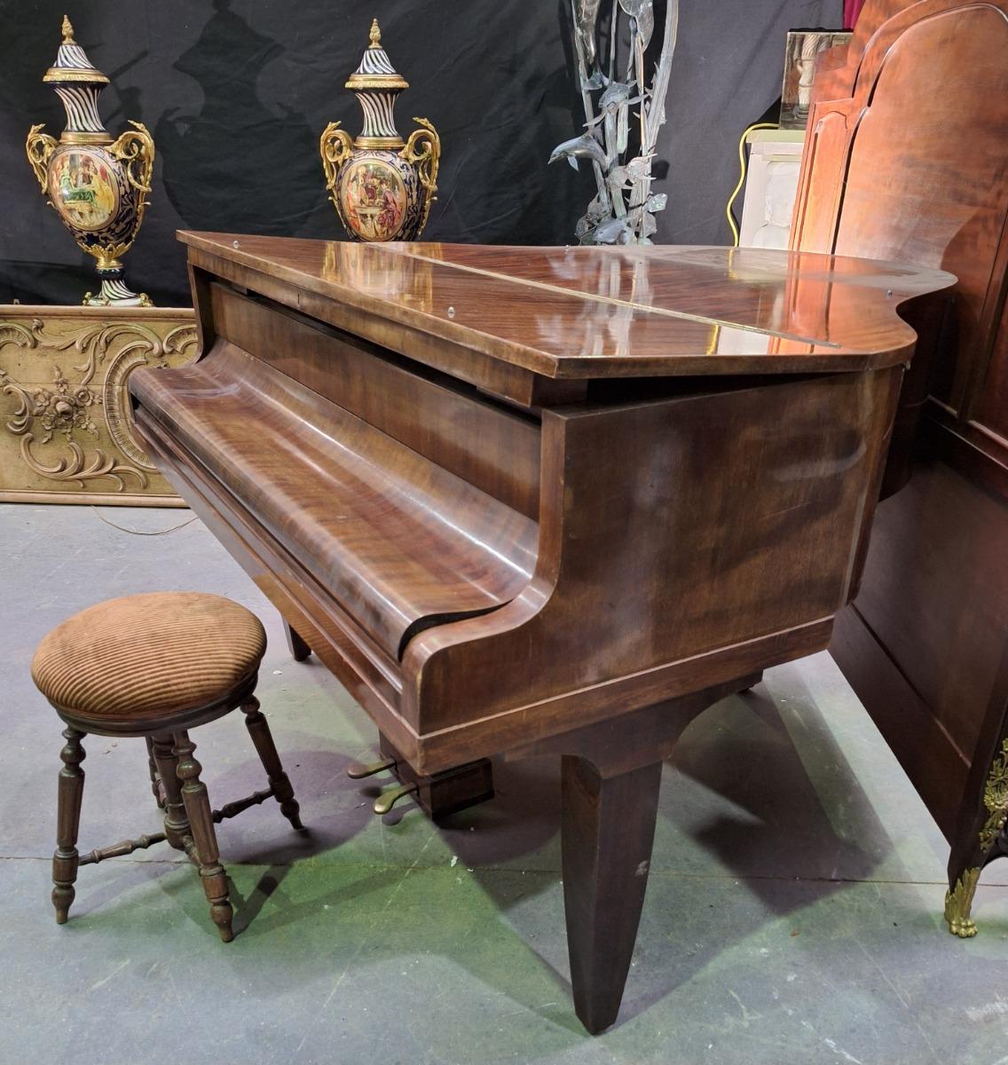 Piano 1/4  by J. Günther, fournisseurs de la cour.