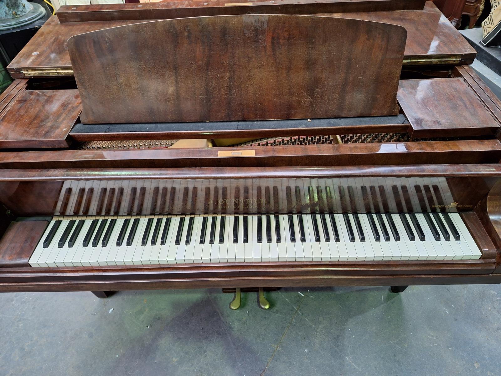 Piano 1/4  by J. Günther, fournisseurs de la cour.