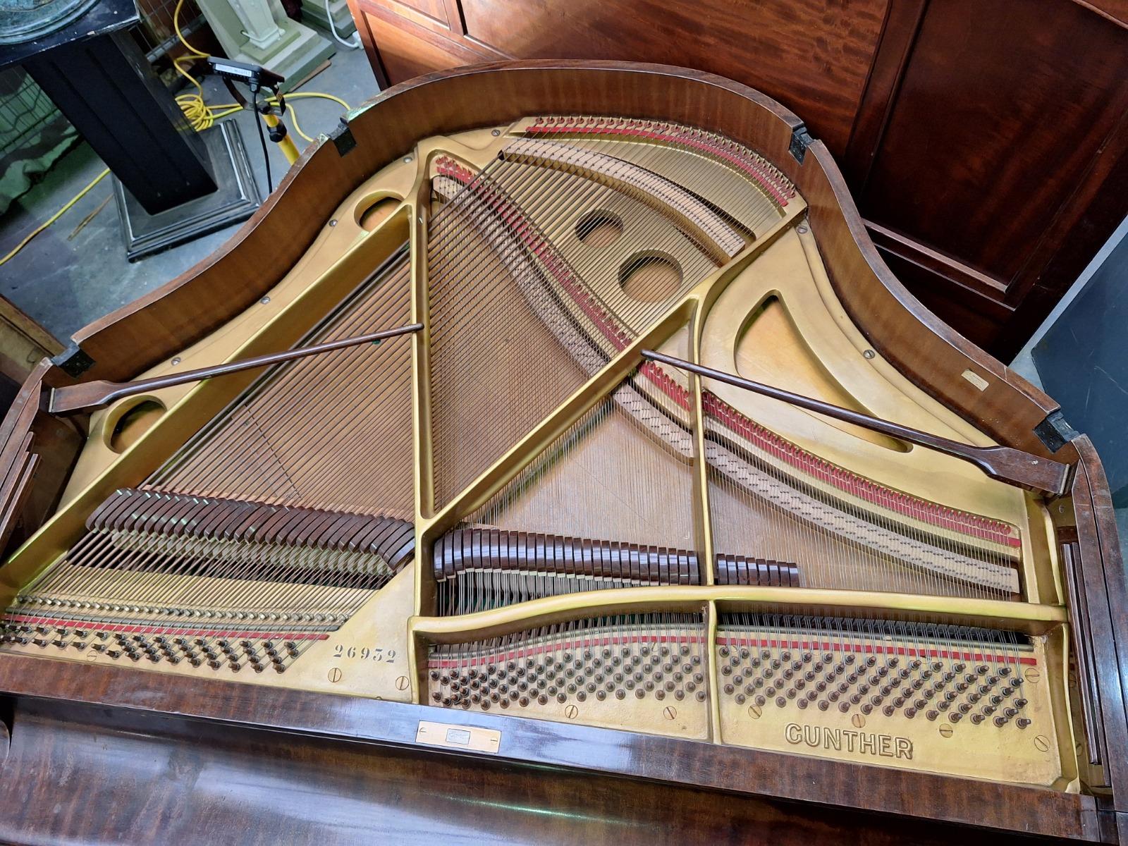 Piano 1/4  by J. Günther, fournisseurs de la cour.