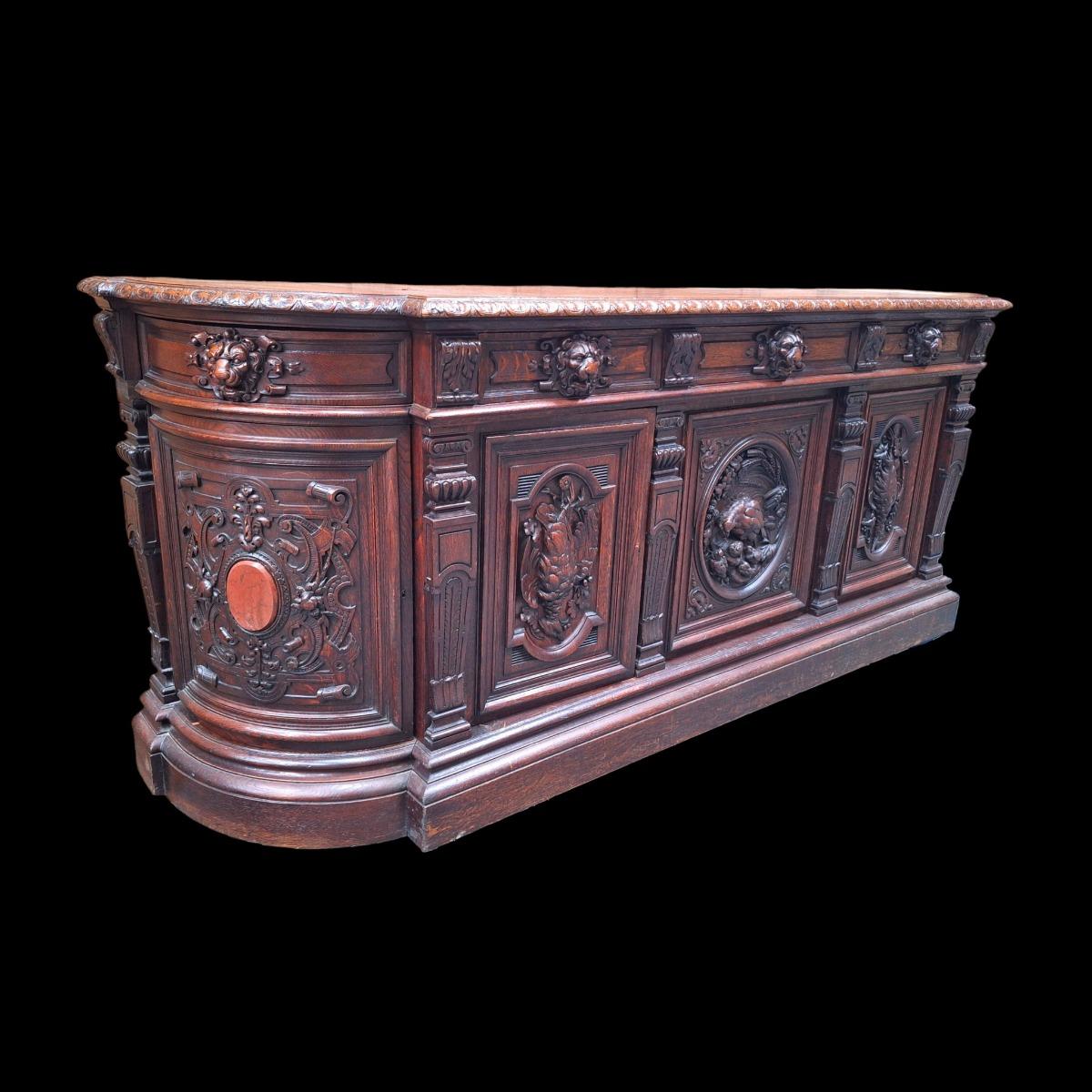 Renaissance style dining