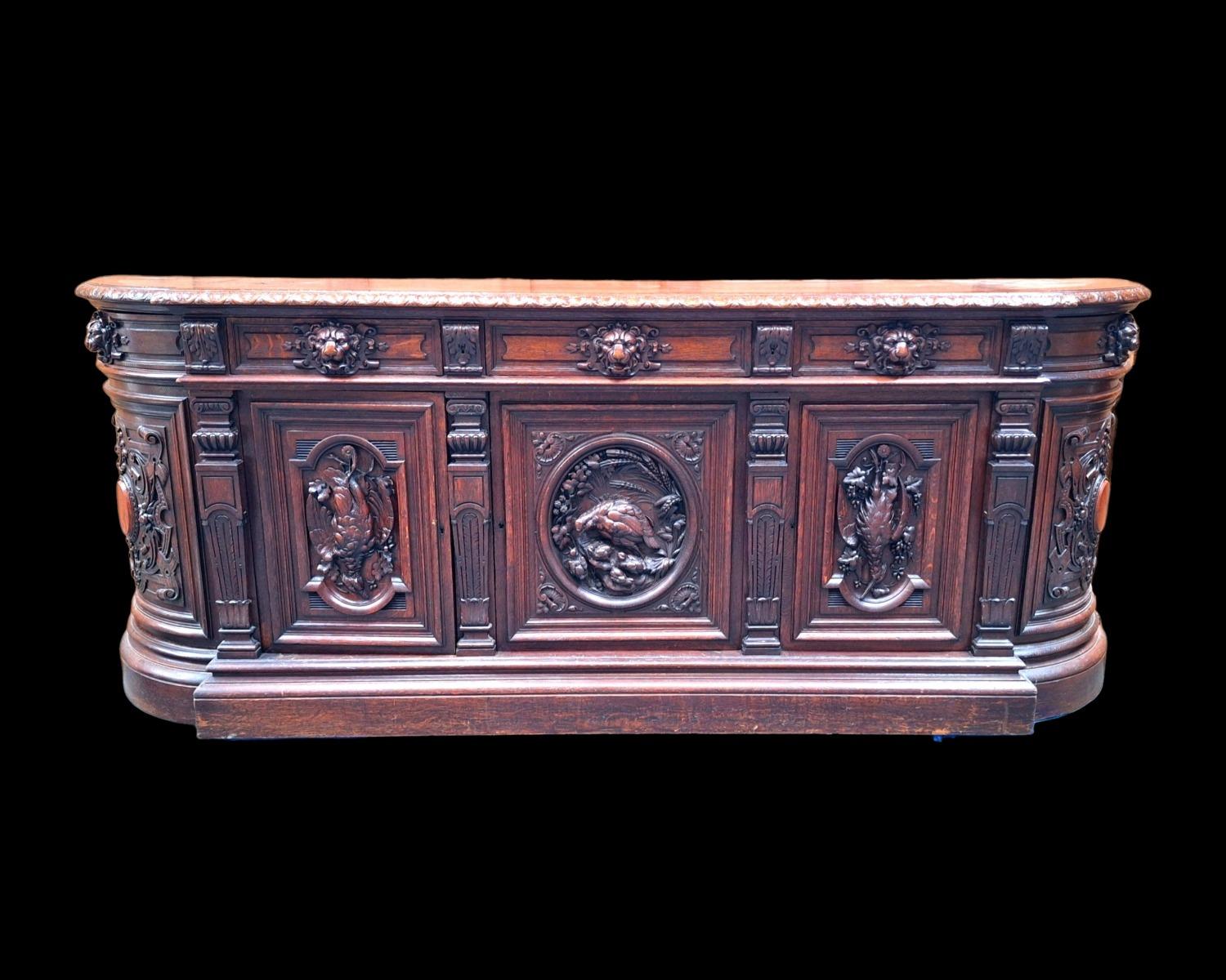 Renaissance style dining