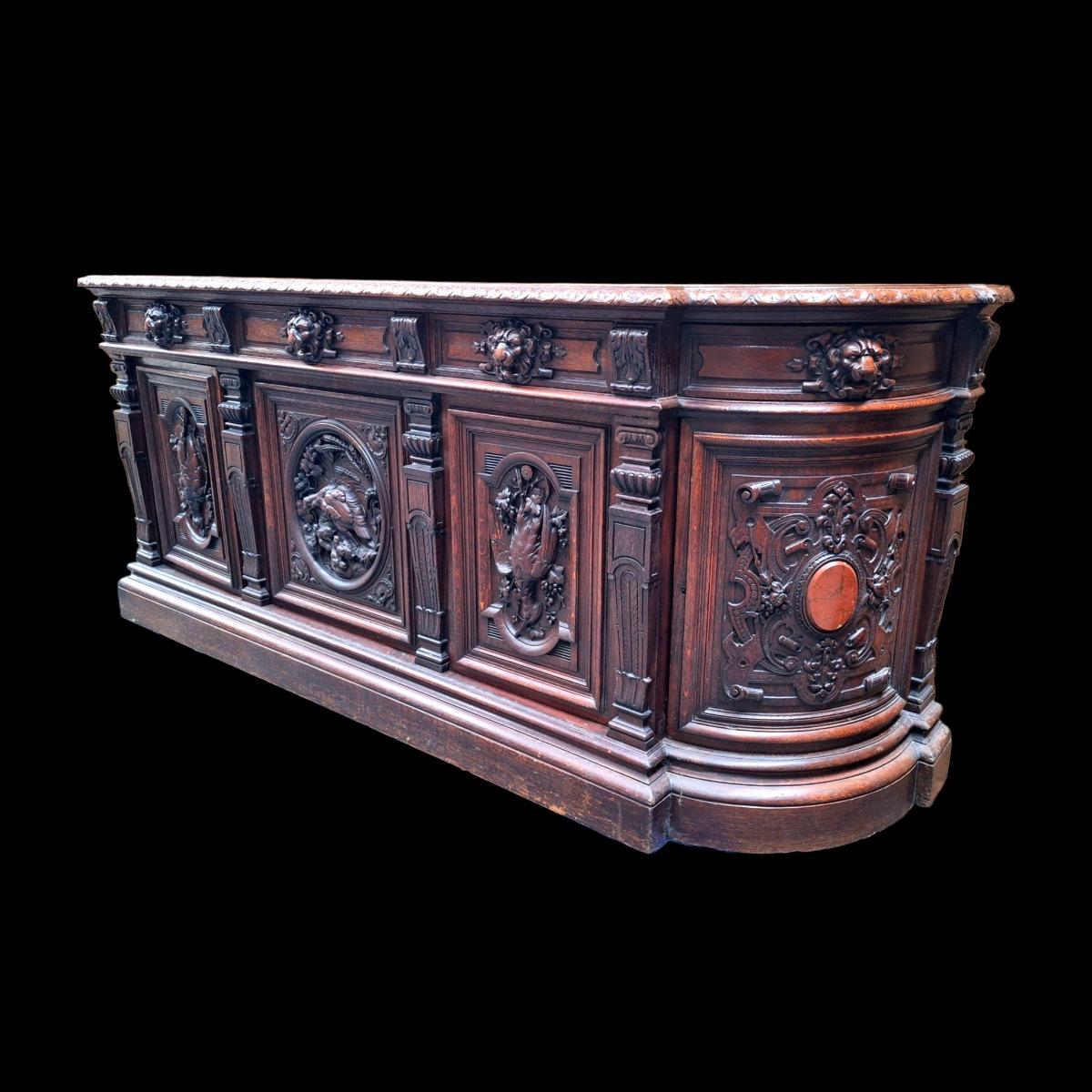 Renaissance style dining
