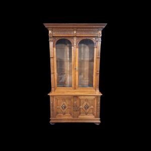 Renaissance style oak bookcase with 5 shelves.