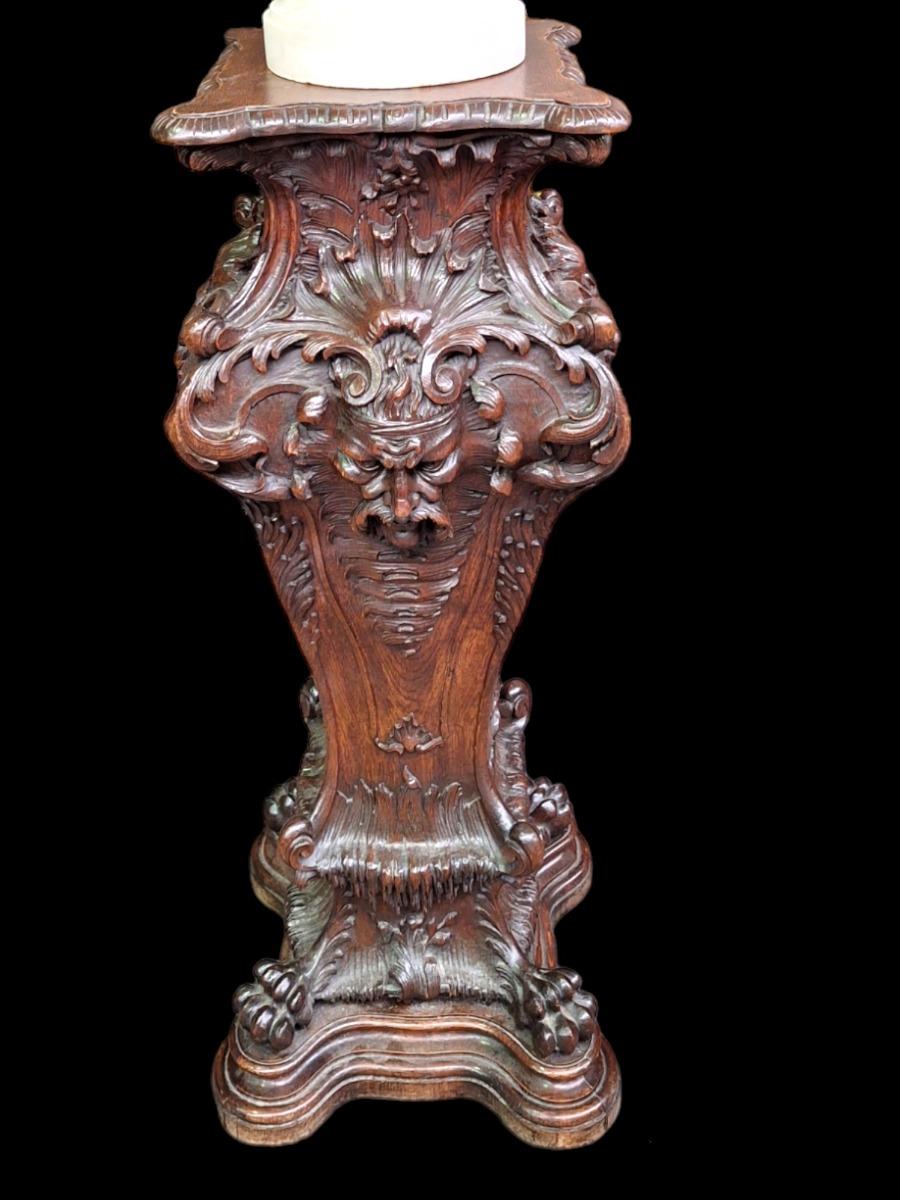 Veri high quality pedestal, handcarved oak.