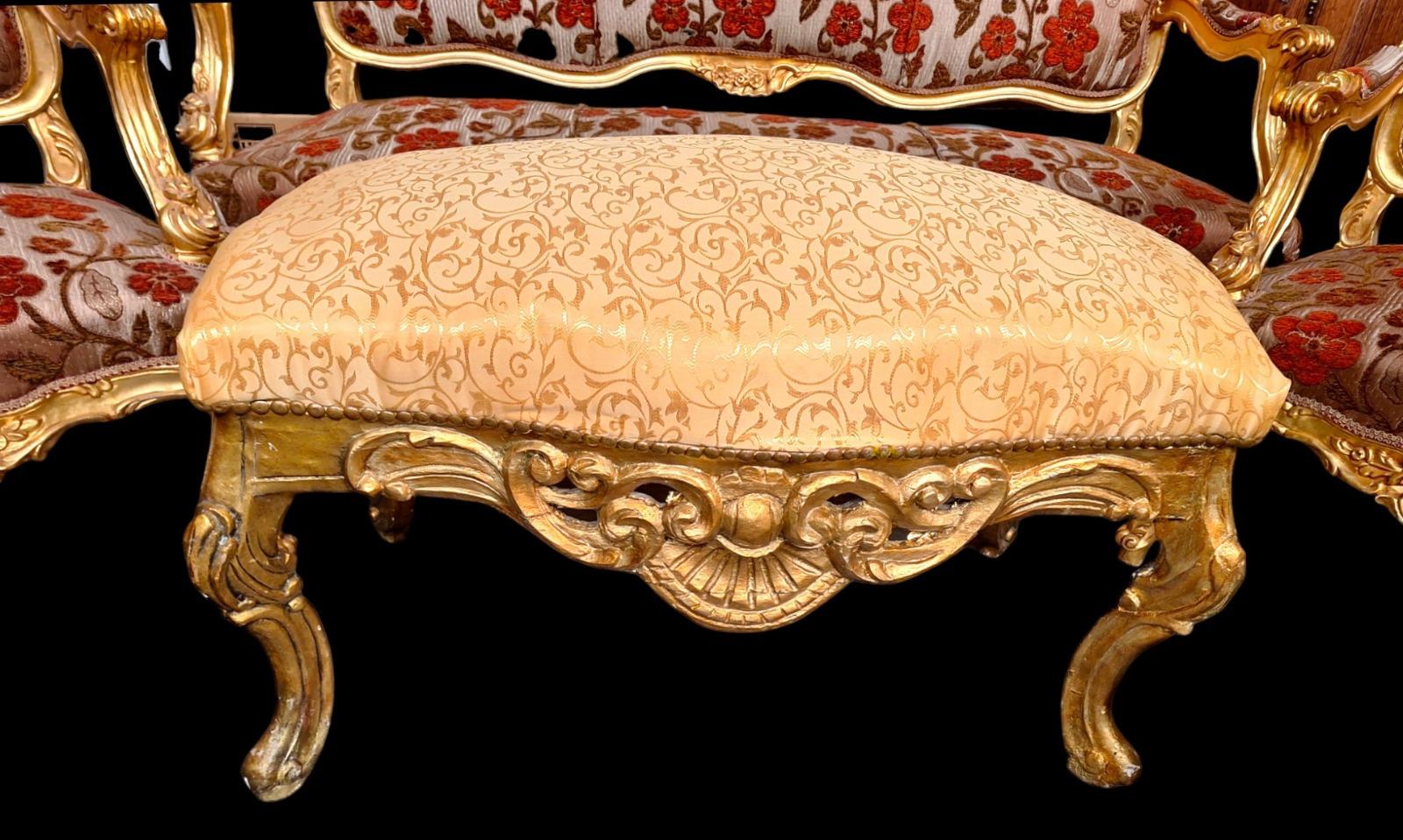 Very decorative sofaset in carved wood and guilded in Louis 15 style