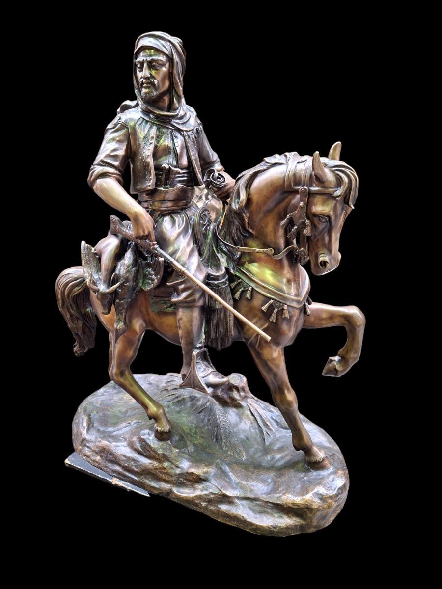 Very impressive and very detailed bronze Moorish cavalier. The fine details on this oriental horseman are from an exceptional quality. 