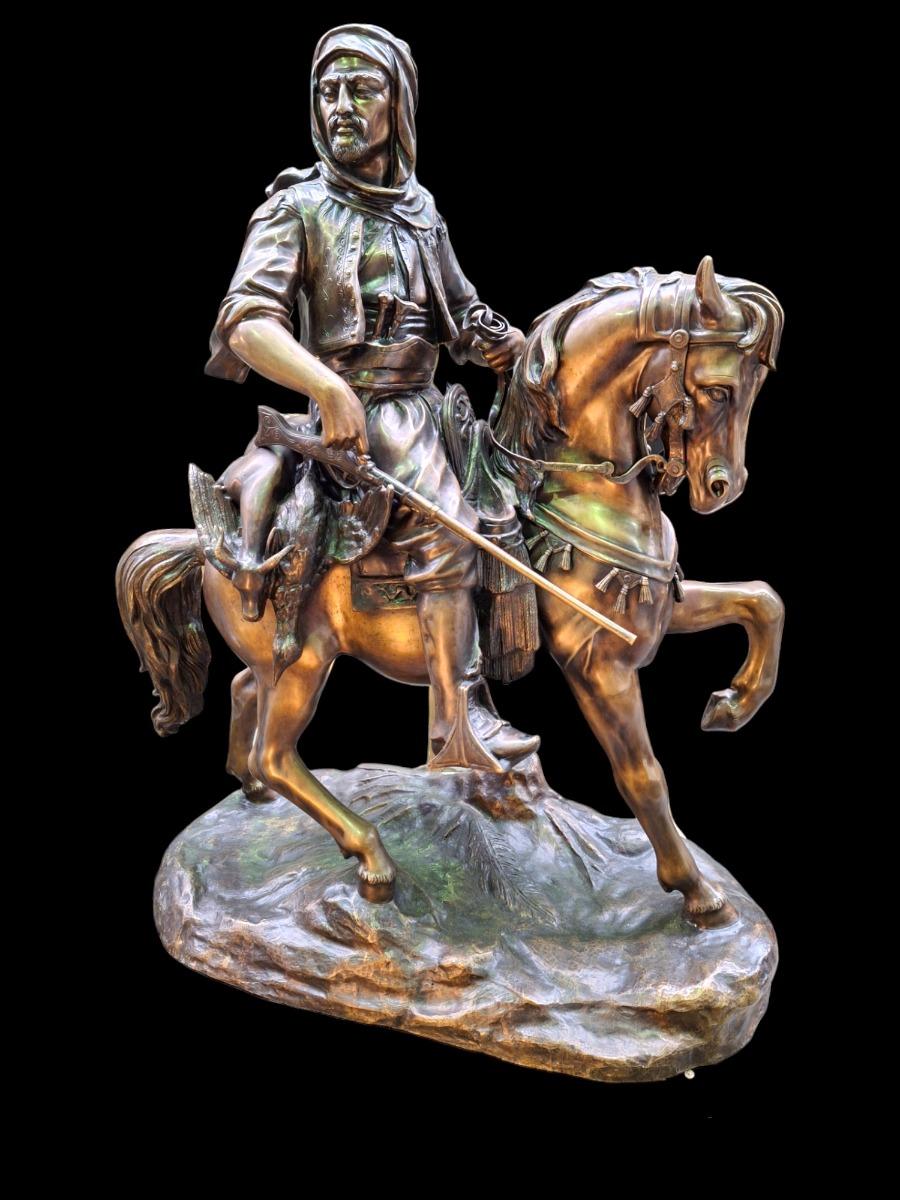 Very impressive and very detailed bronze Moorish cavalier. The fine details on this oriental horseman are from an exceptional quality. 