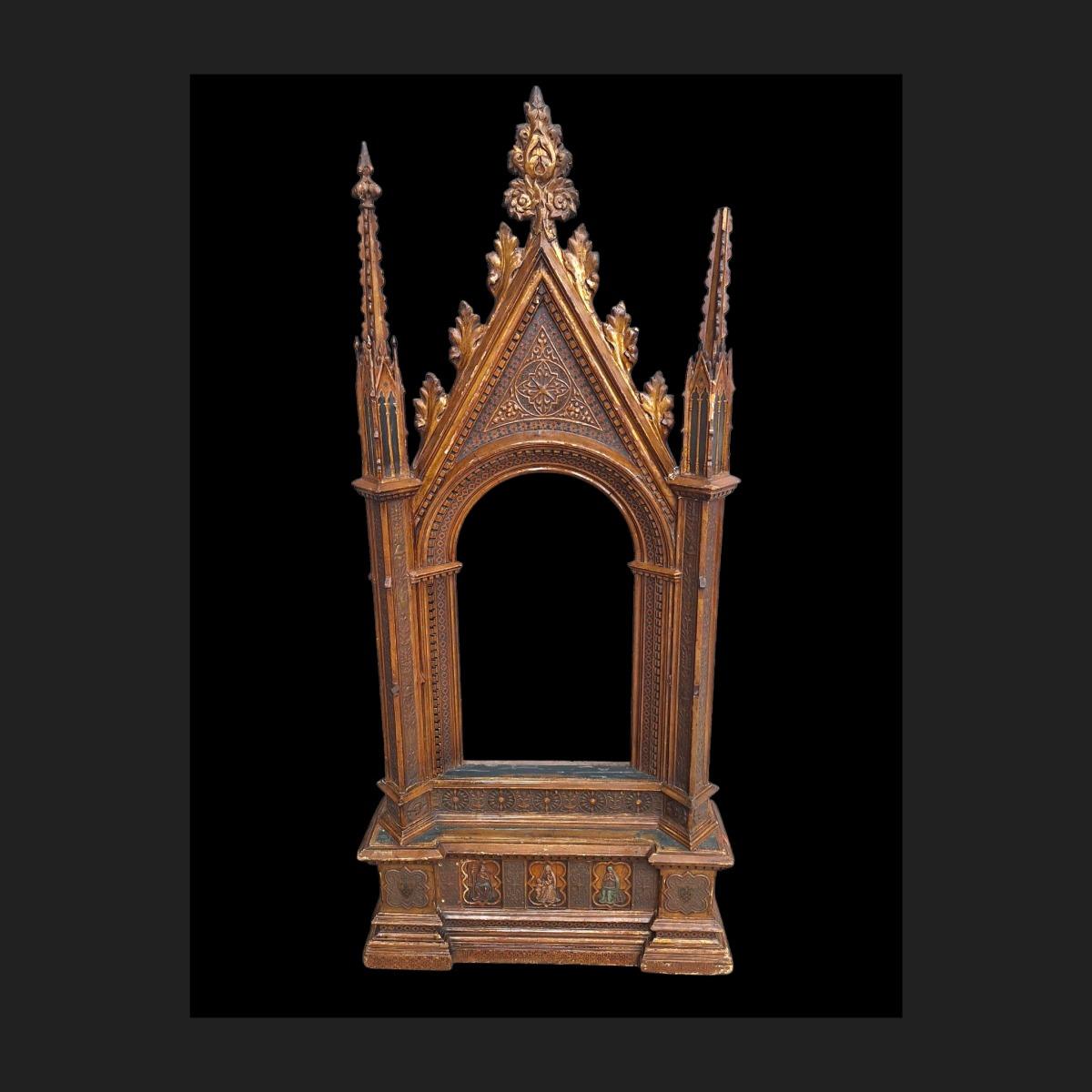 Wooden polychrome niche.