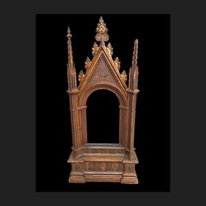 Wooden polychrome niche.