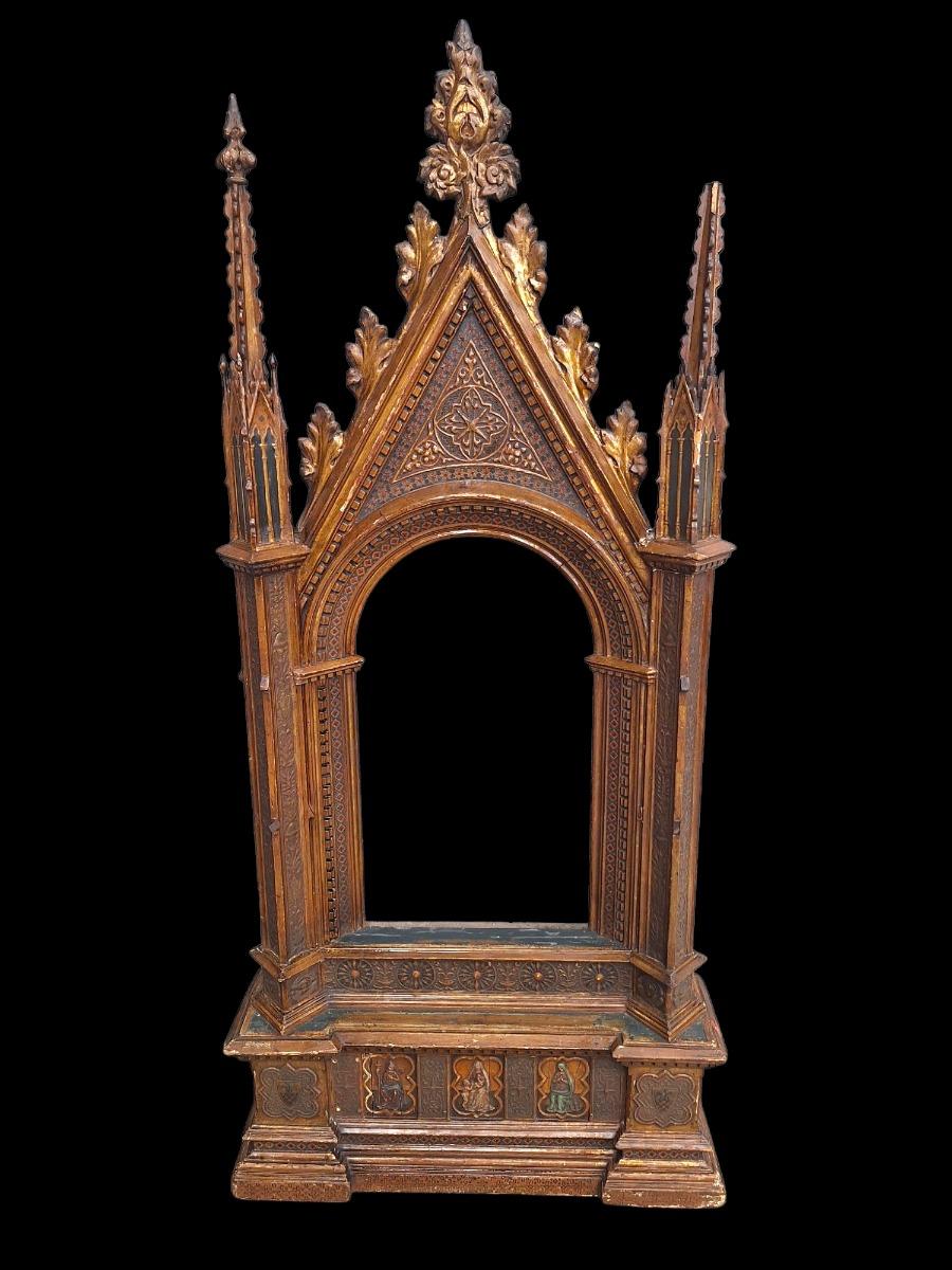 Wooden polychrome niche.