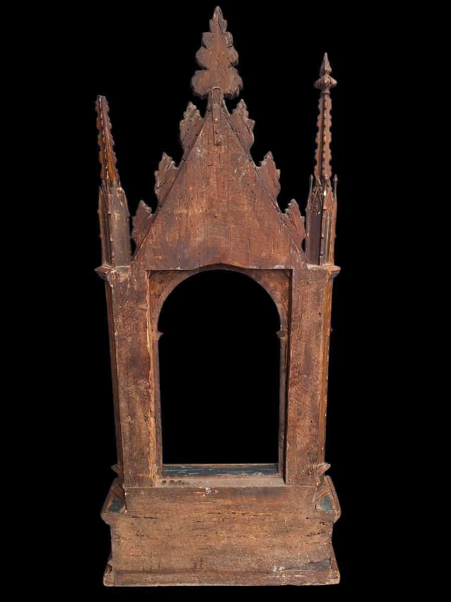 Wooden polychrome niche.