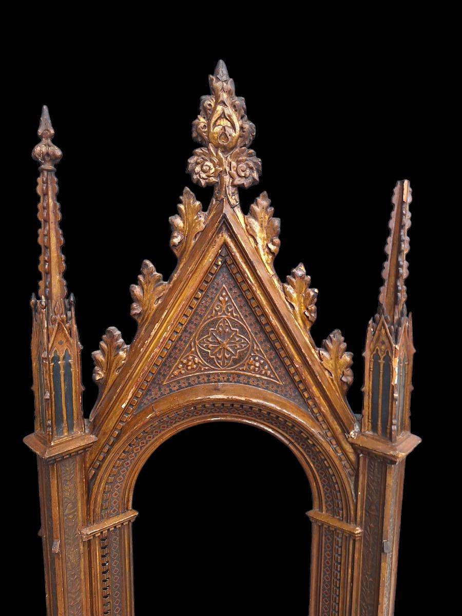Wooden polychrome niche.