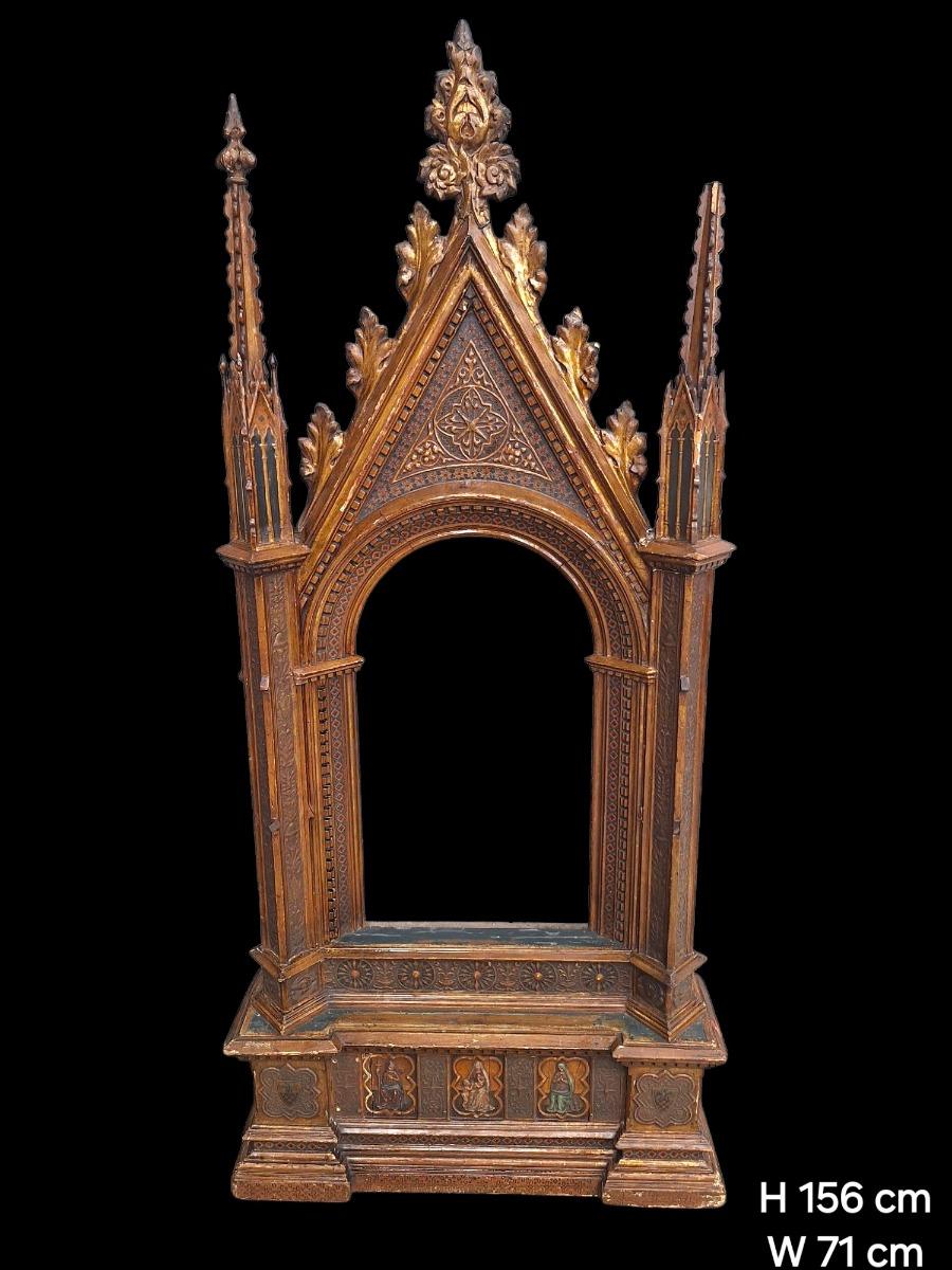 Wooden polychrome niche.