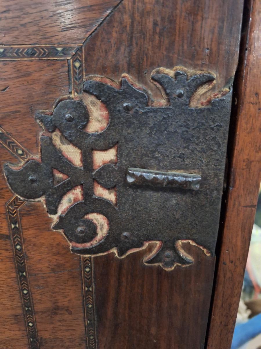 Writing desk on stand